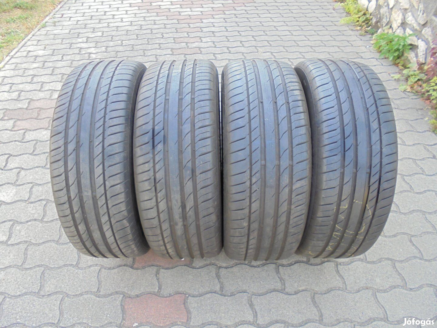 235/55 R 19-es Prémium nyári gumi eladó