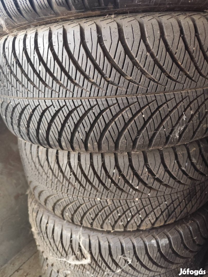 235/55 r17 103 XL Goodyear négyévszakos gumi T5 T6 kuga