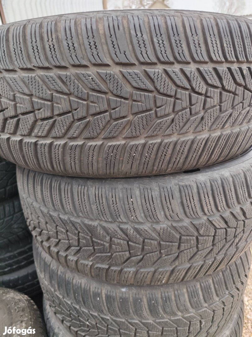 235/55 r17 Hankook téligumi 