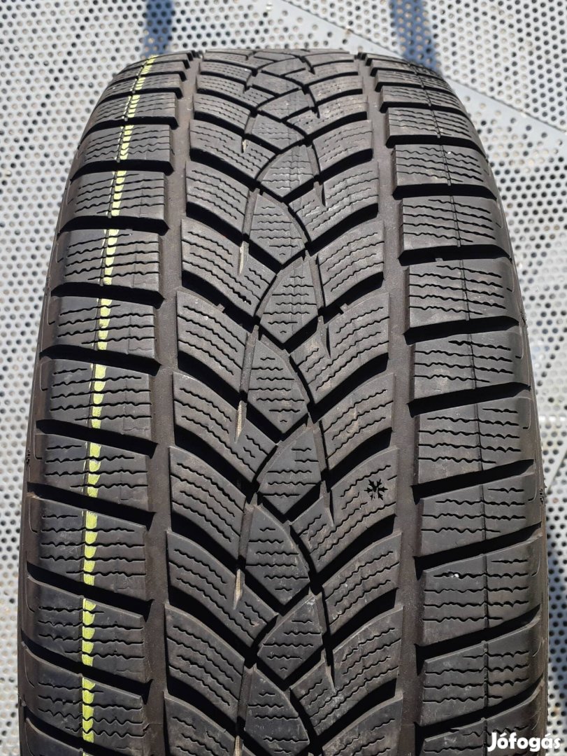 235/55 r18 Good-Year Ultra Grip Performance. 4db.