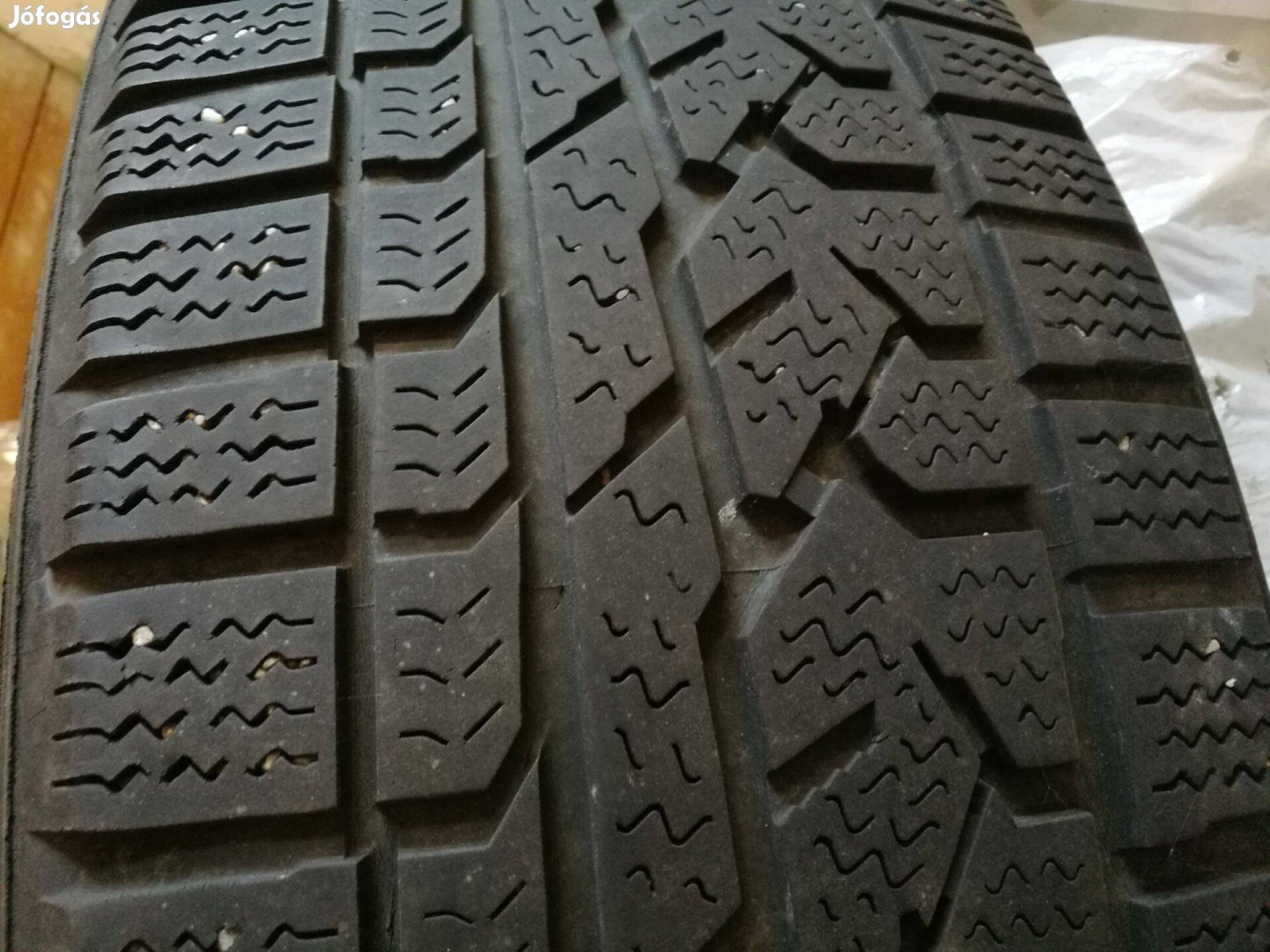 235/60R18 107H Kumho téli gumik eladók