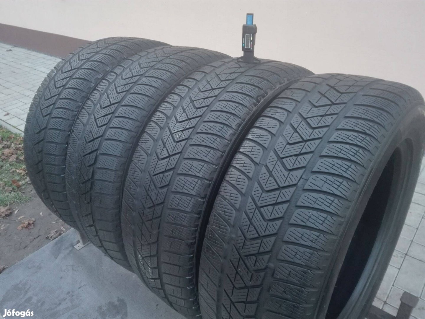 235/60R18 Pirelli téli gumi garnitúra 235/60 r18