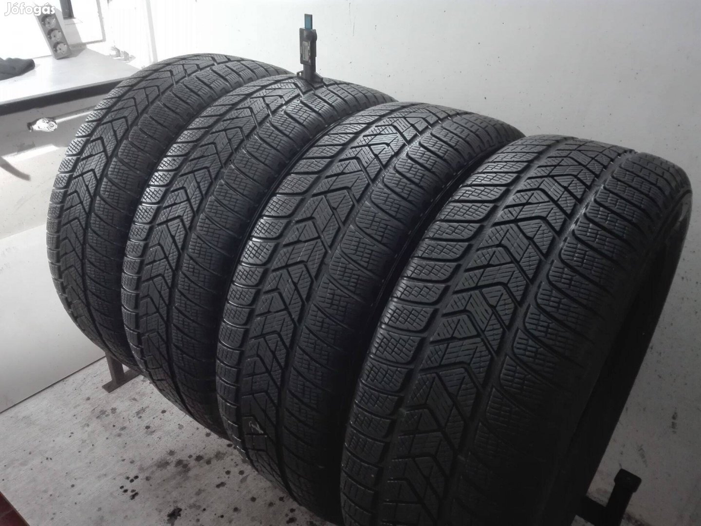 235/60R18 Pirelli téli gumi garnitúra 235/60 r18