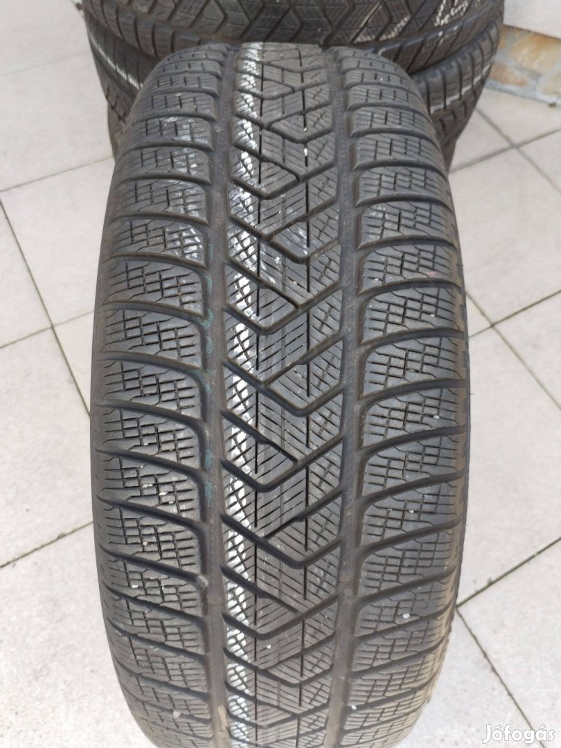 235 60 18 pirelli 235/60 R 18 téli gumi garnitura