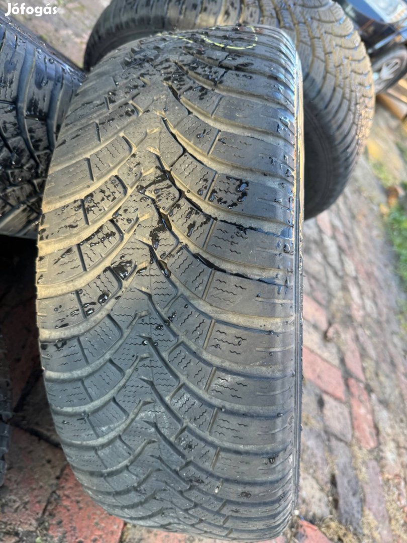 235/60 R16 Falken Eurowinter téligumi 5x127-es lemezfelnivel