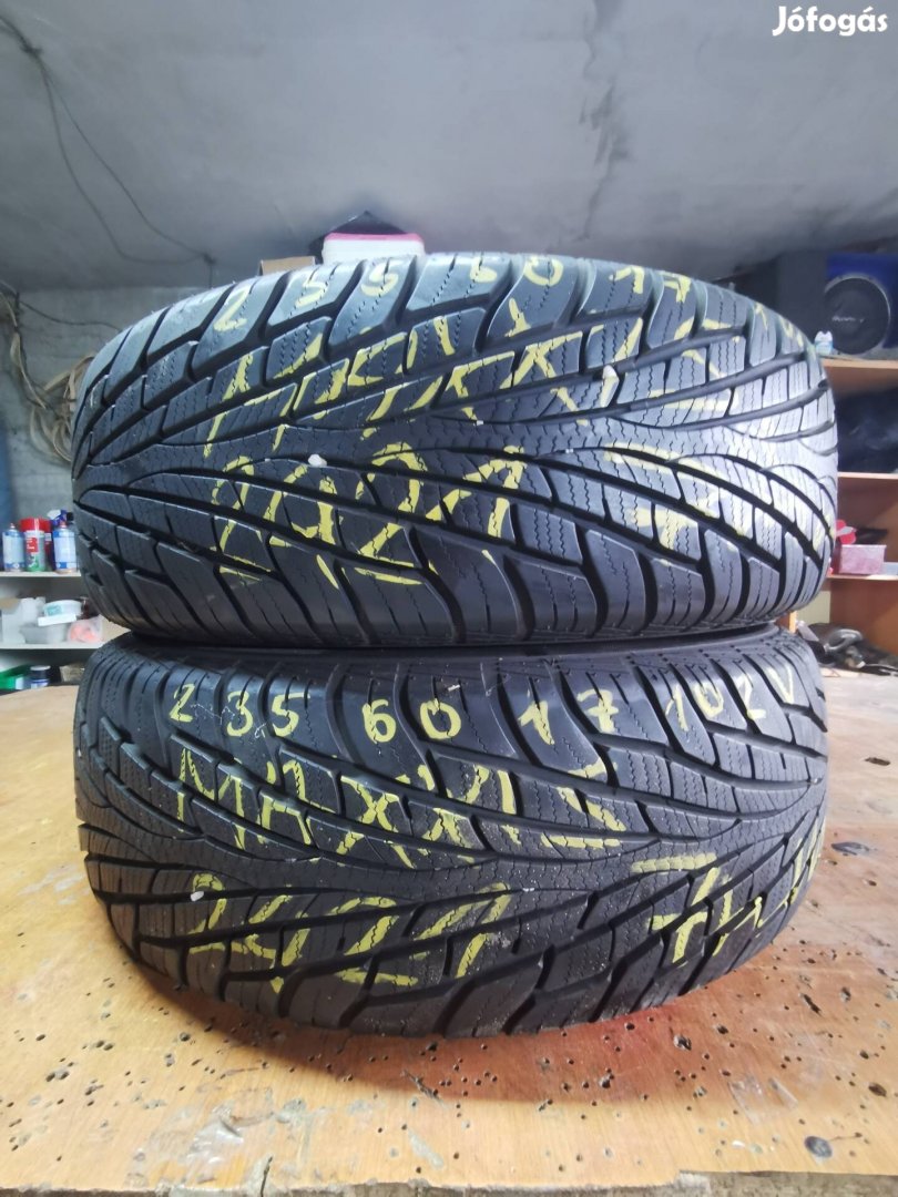 235 60 R17 102V  Maxxis téligumi