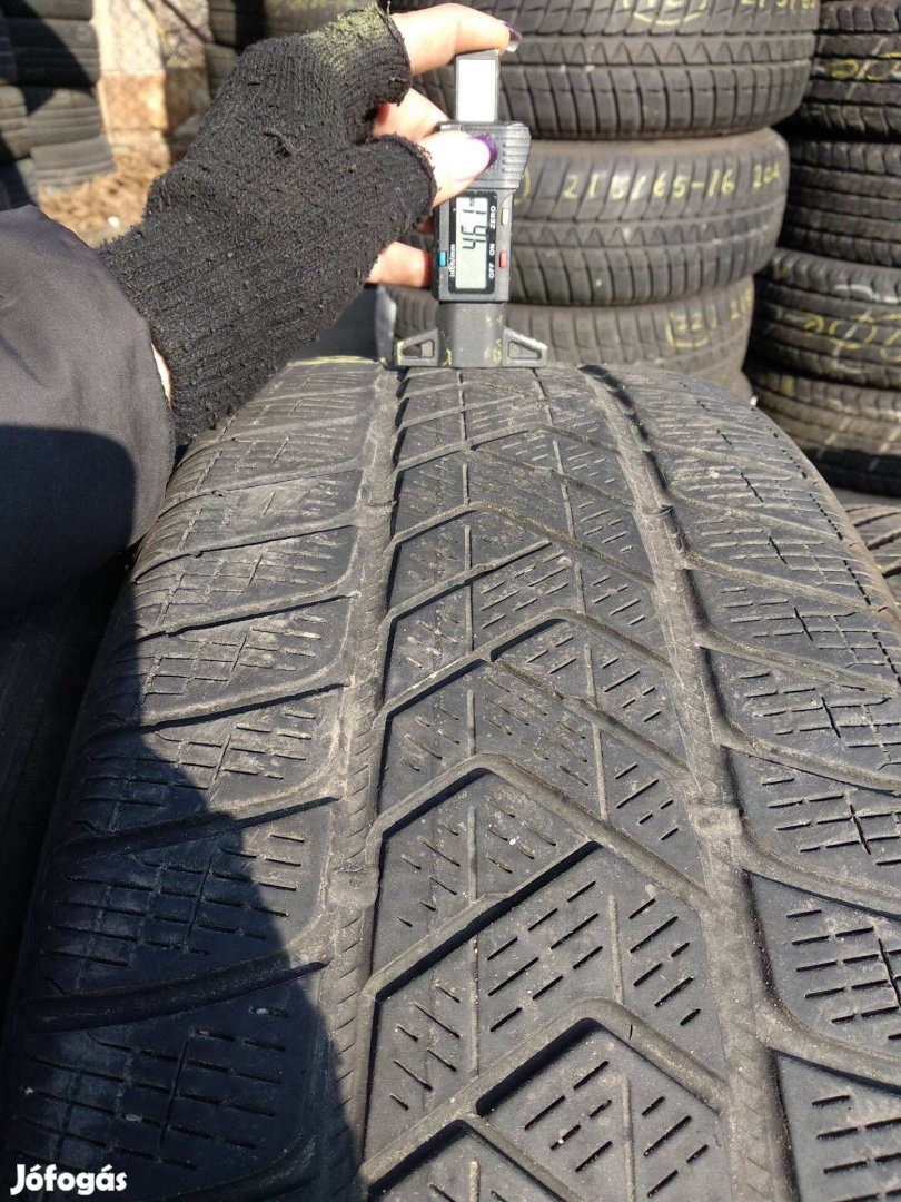 235/60 R18 Pirelli téli gumi 8000ft a 2db/5/