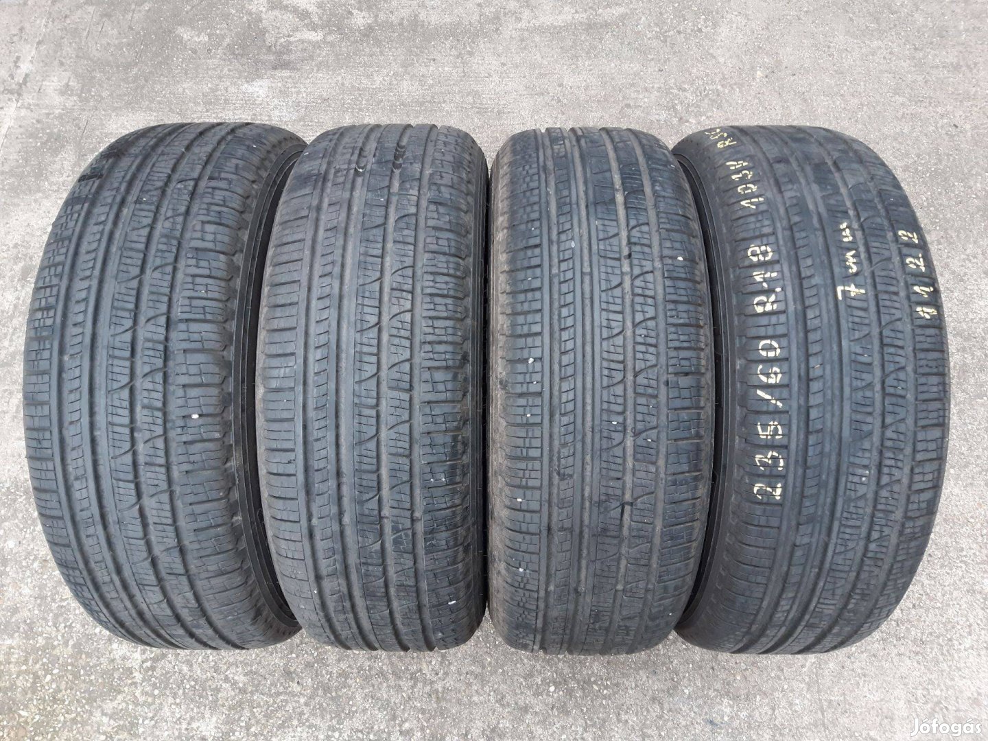 235/60 R18 -Pirelli négyévszakos Run Flat gumik