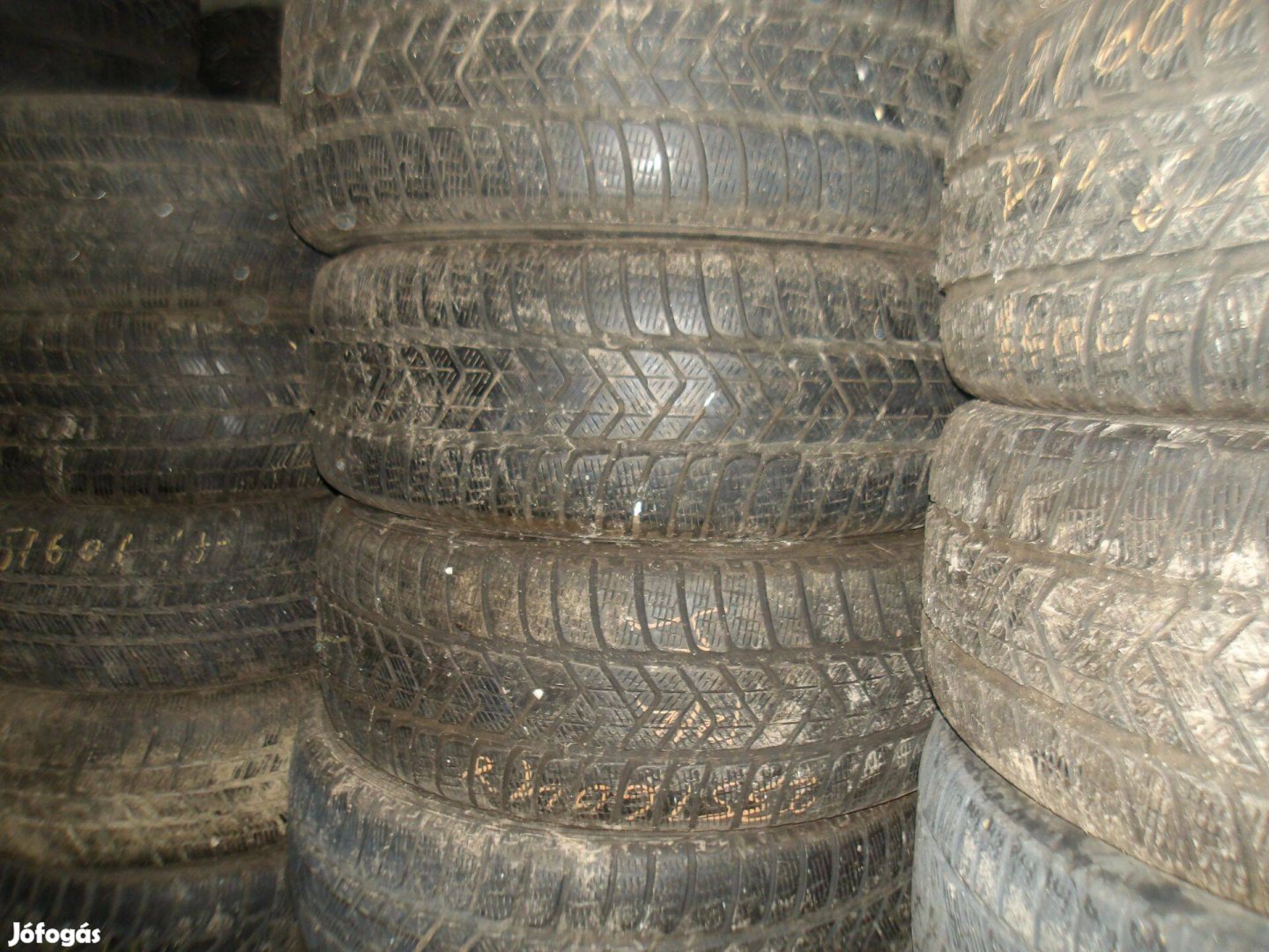 235/60r18 Pirelli téli gumi ajándék szereléssel