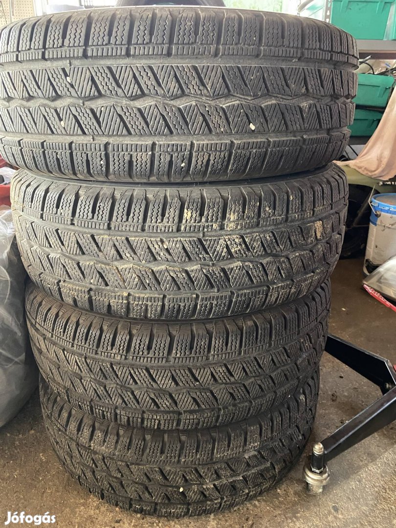 235/65R16C Hankook 235 65 16C kisteher téli