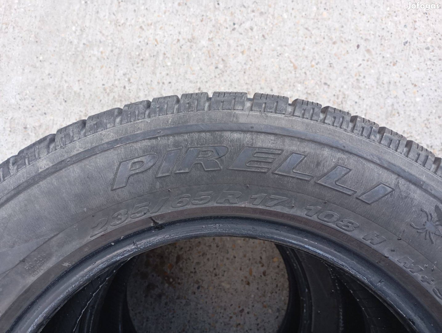 235/65R17 Pirelli Scorpion