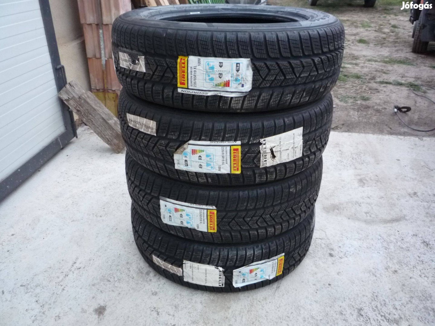 235/65R19 Teljesen Új Pirelli téli gumi garnitúra