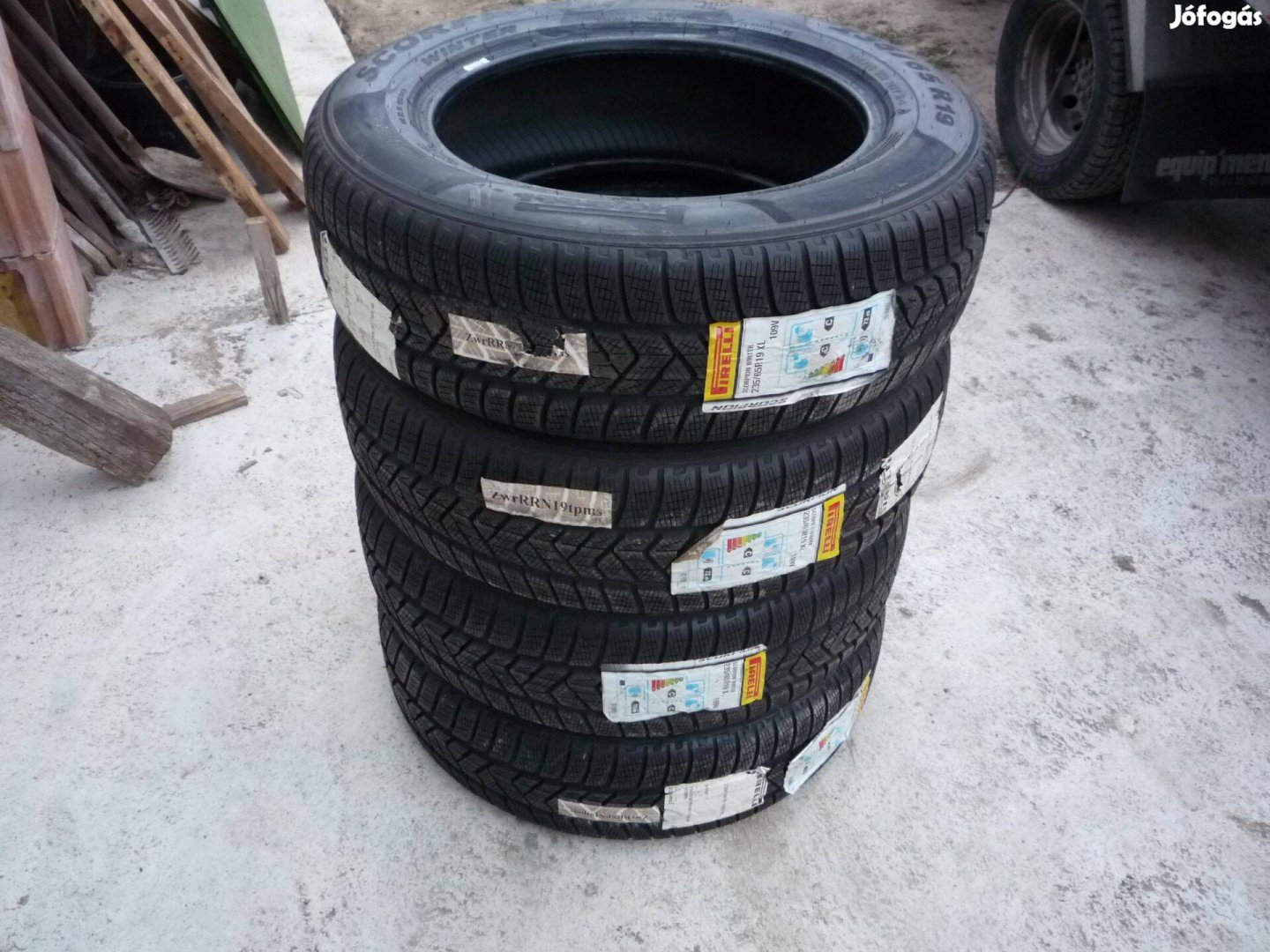 235/65R19 Teljesen Új Pirelli téli gumi garnitúra eladó!