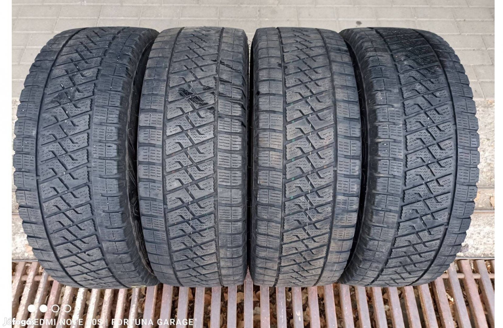 235/65 R16"C Lassa használt kisteher garnitúra