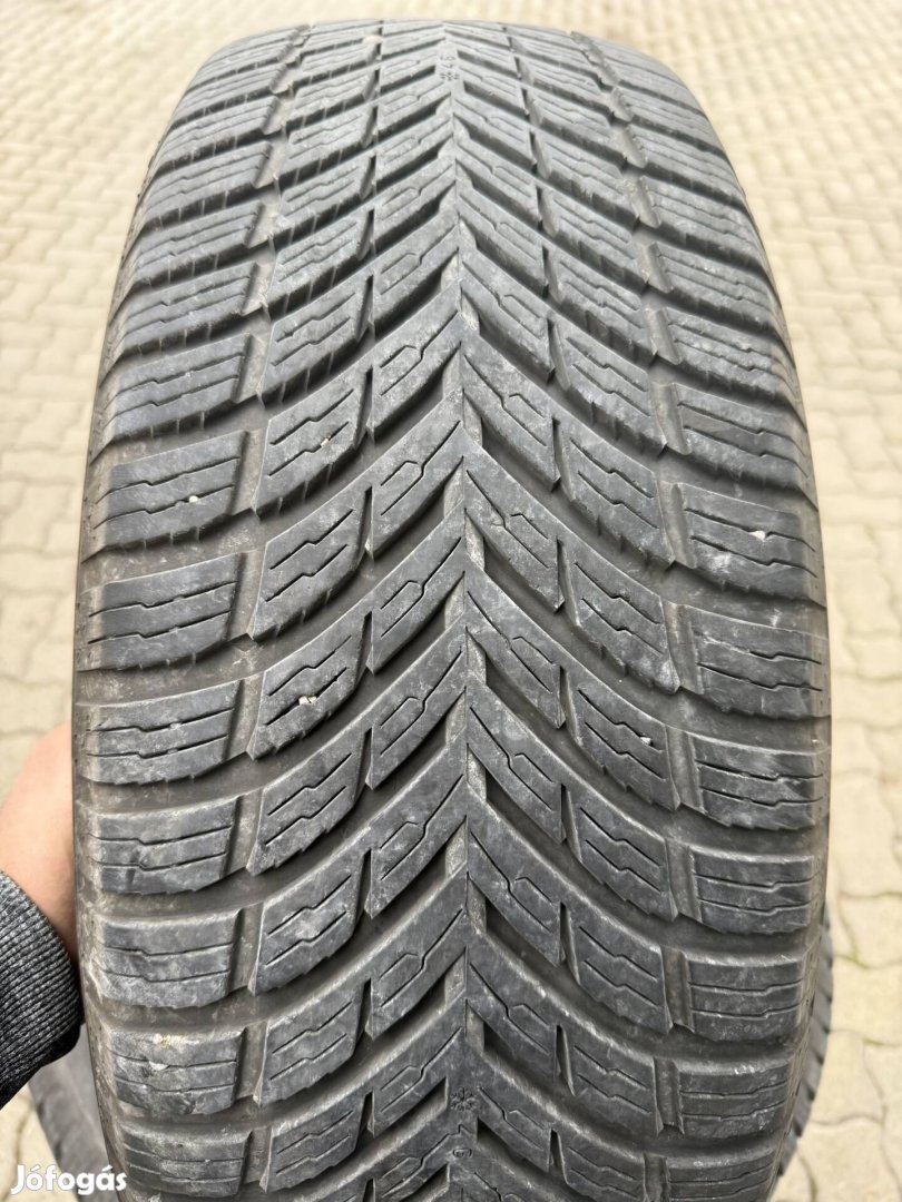 235/65 R17 gumi négyévszakos 2024 Nokian! ML Q7 xc60 xc90 17"