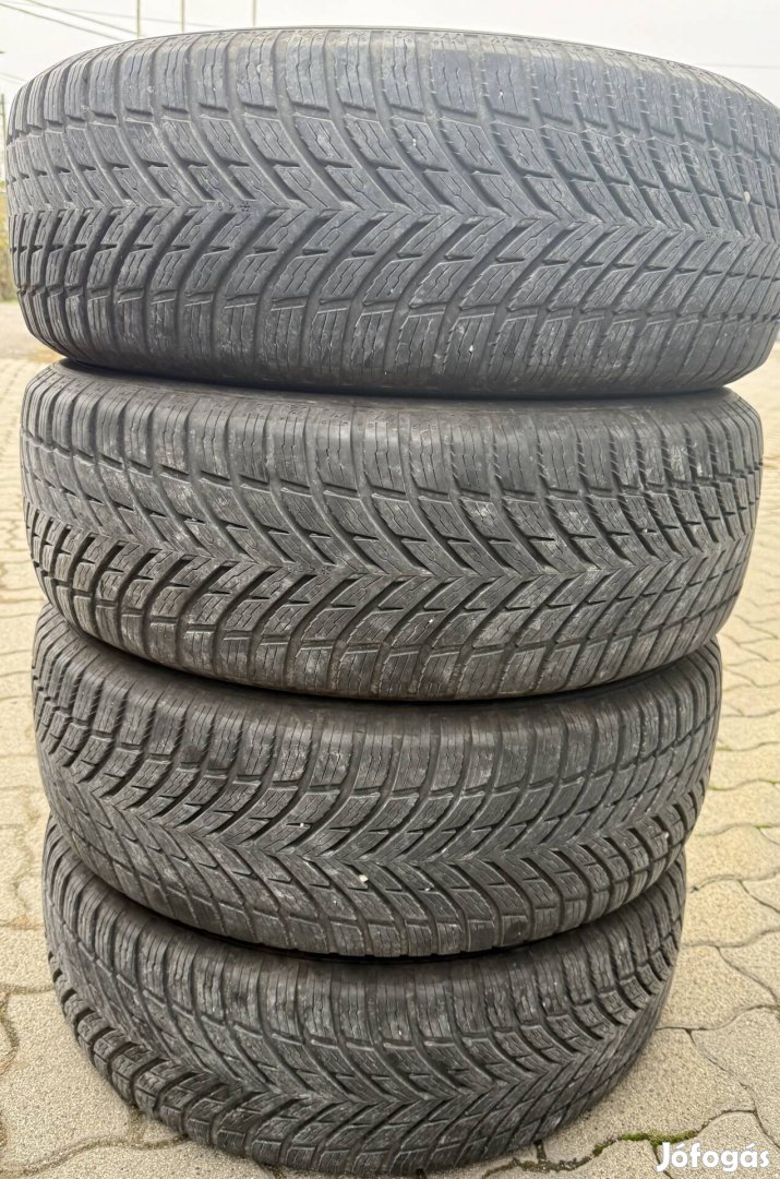 235/65 R17 gumi négyévszakos 2024 Nokian! ML Q7 xc60 xc90 17"