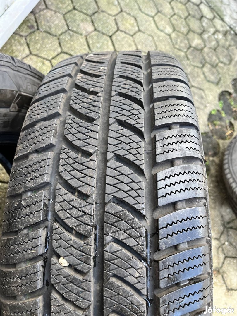 235/65r16c Continental Vancowinter2