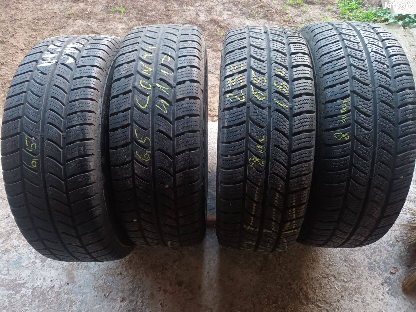 235/65r16c Continental kisteher téligumi 4db szép