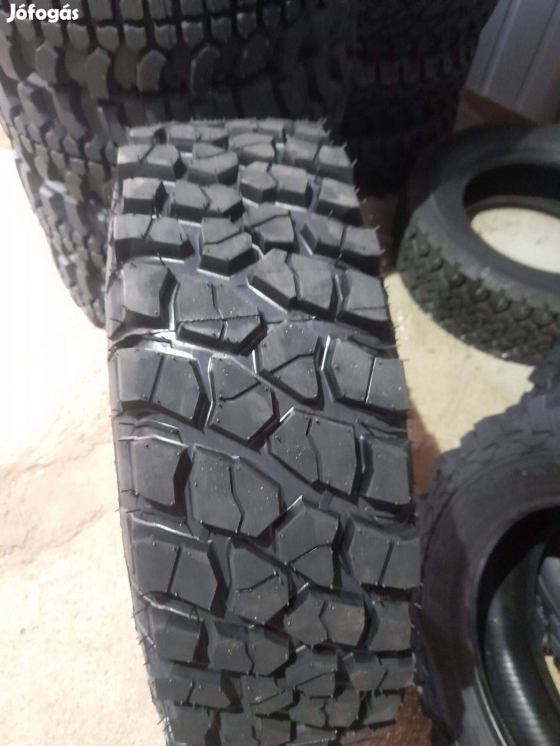 235/70R17 B FG Dakar mintás terepgumi