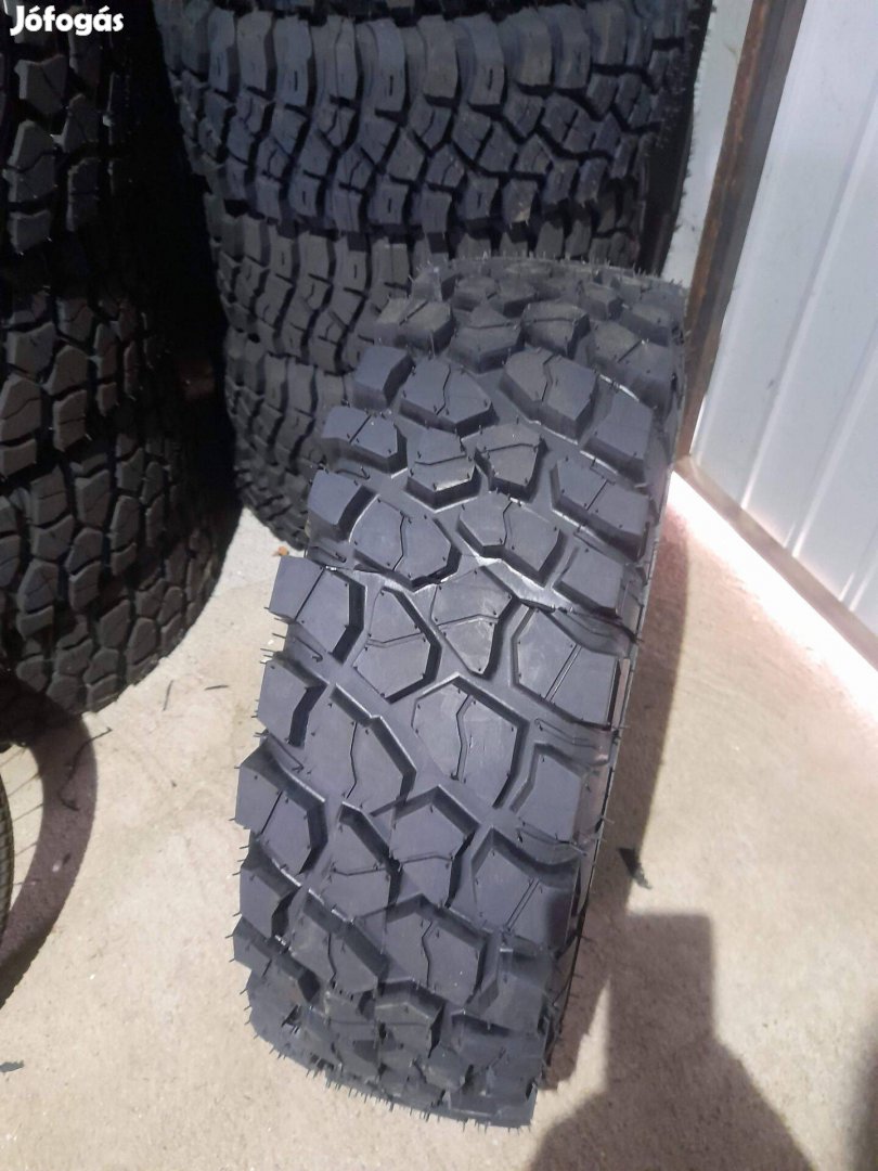 235/70R17 B FG KM2 mintás terepgumi