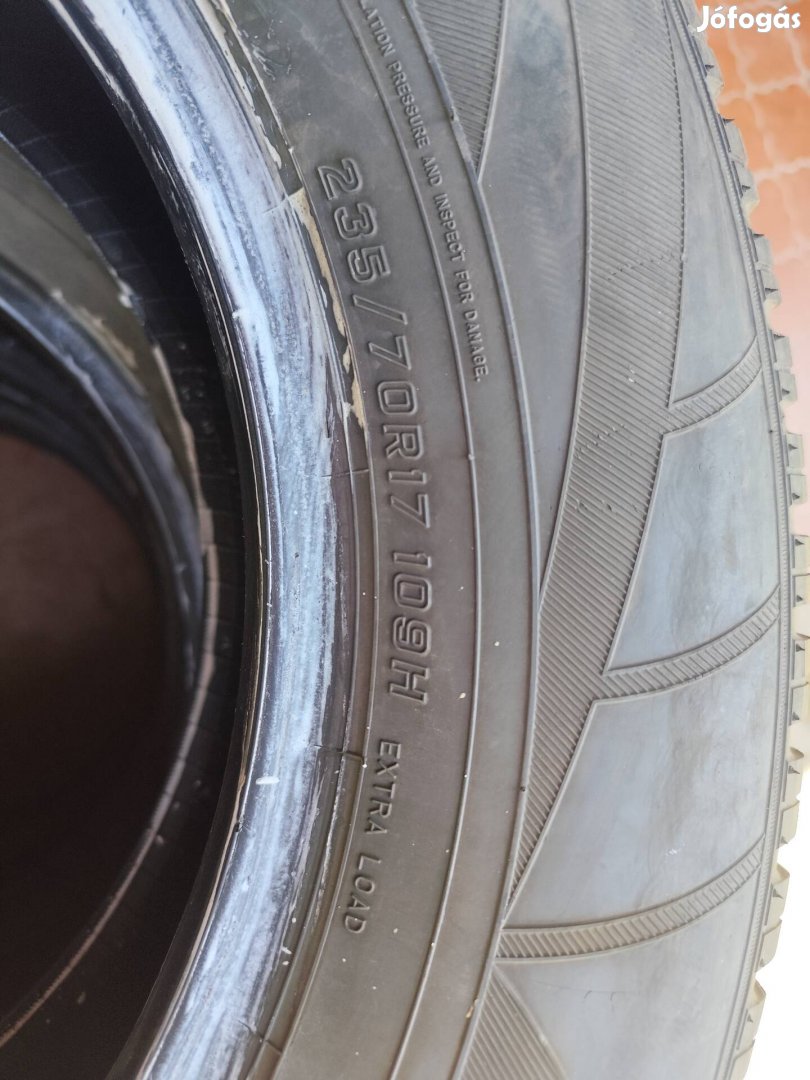 235/70R17 Falken Eurowinter HS01 SUV téligumi 