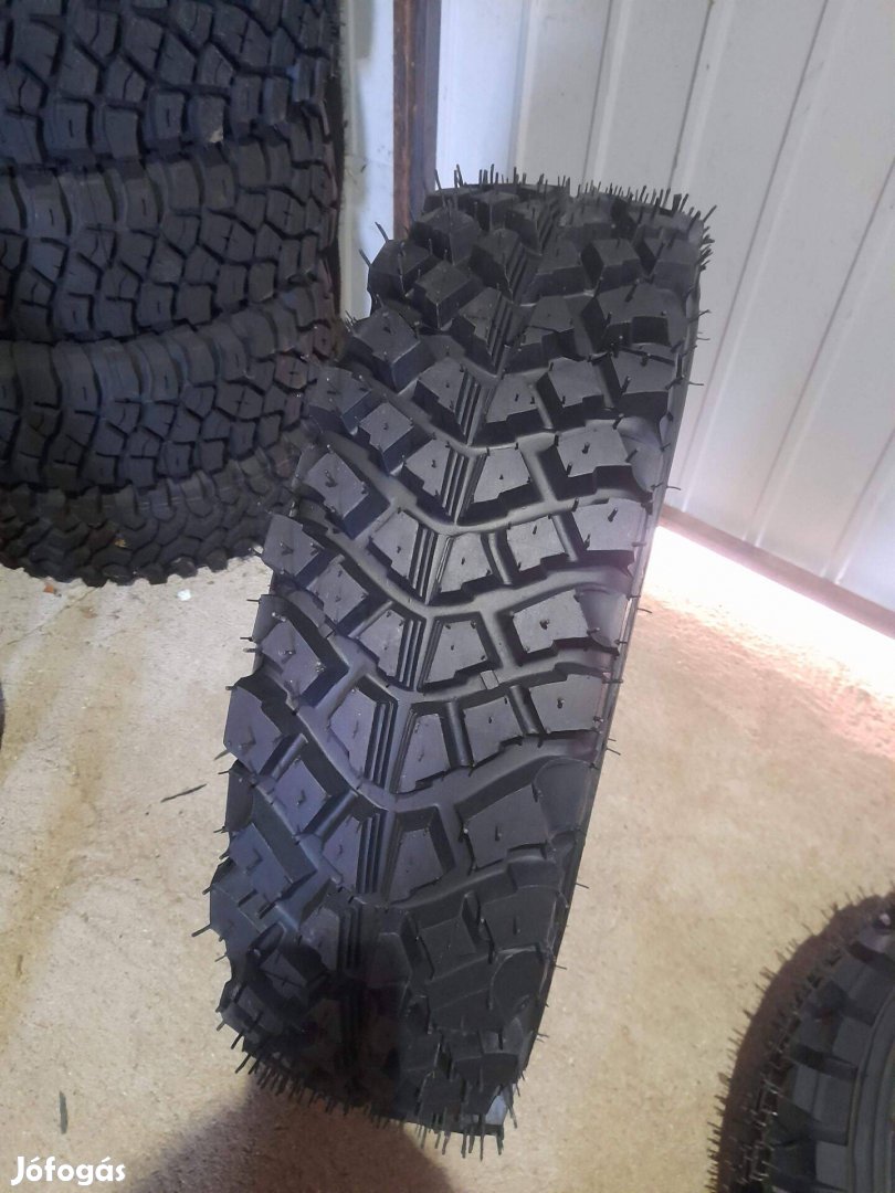 235/85R16 Sahara mintás terepgumi