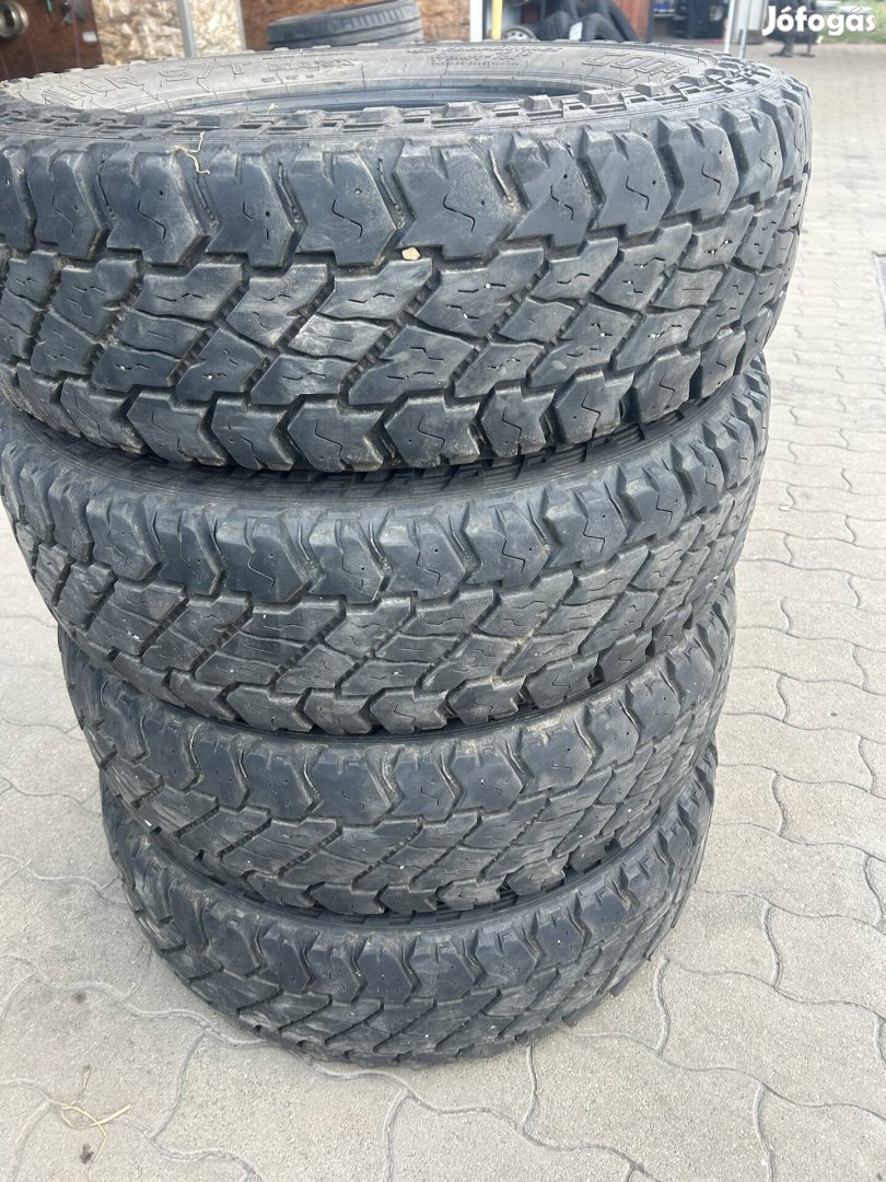 235/85 R16 Cooper terep gumi