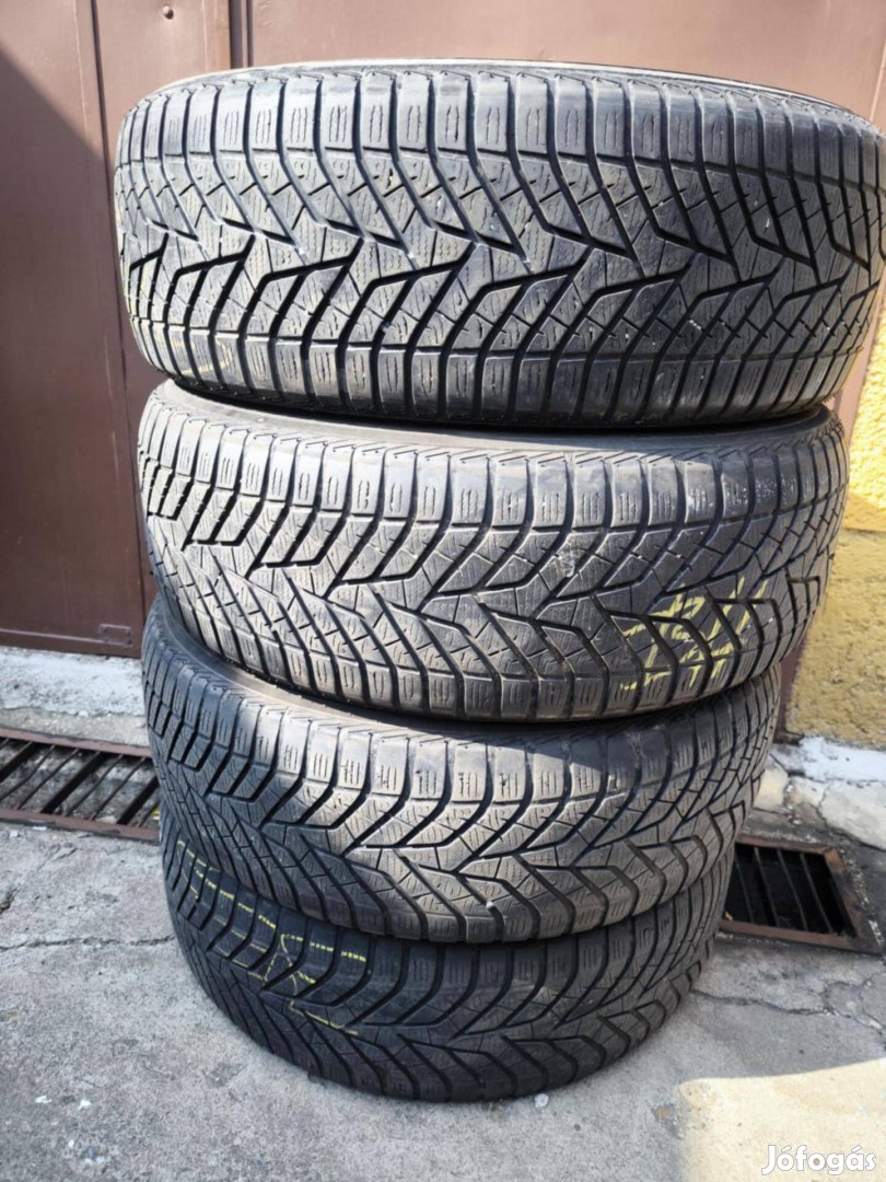 235 / 55 R20 Yokohama téli gumik (4db)