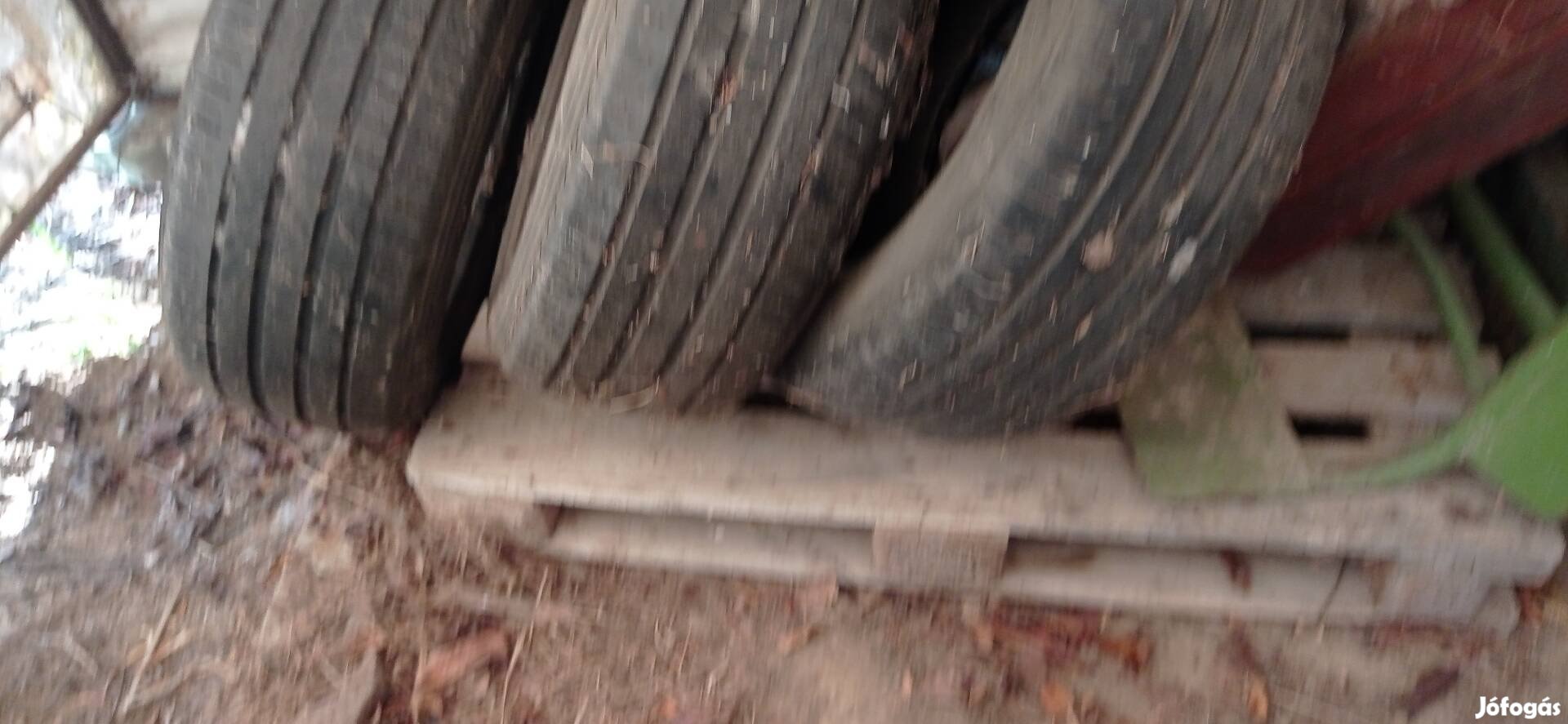 235x60x18 os nyári gumik.