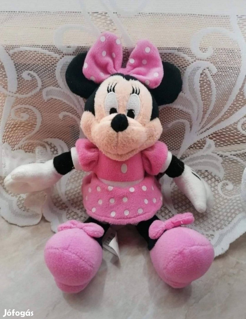 23 cm nagyságú Minnie egér