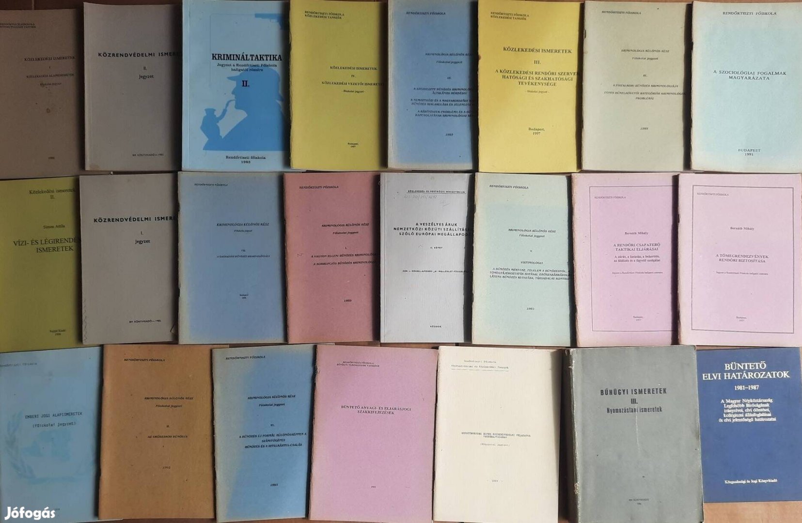 23 darab könyv, jegyzet eladó a Rendőrtiszti Főiskola kiadványaiból