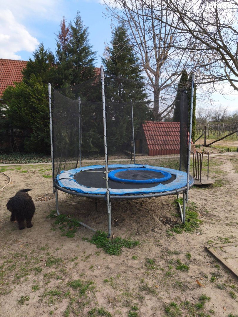 240cm átmérőjű trambulin