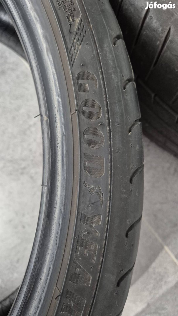 245/35/R20 és 275/30/R20 nyári gumi 1-1 db eladó