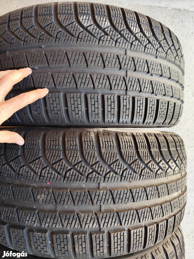 245/35 r19 pirelli téligumi 