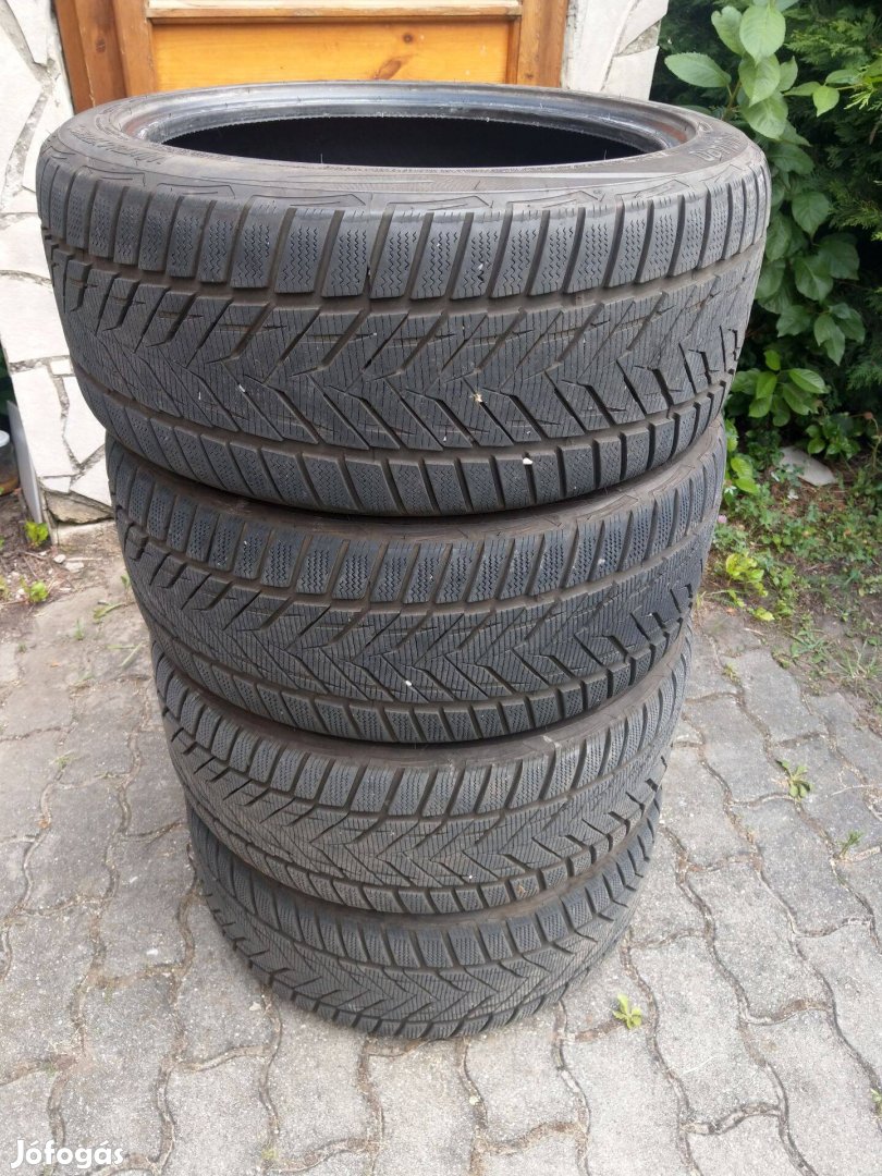 245/40R18 245/40/18 245/40 R18 téligumi Vredestein