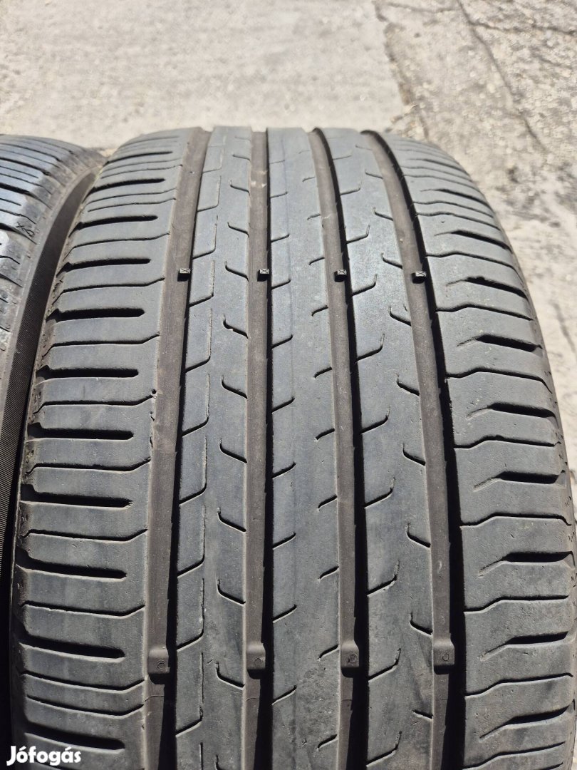245/40R18 Continental