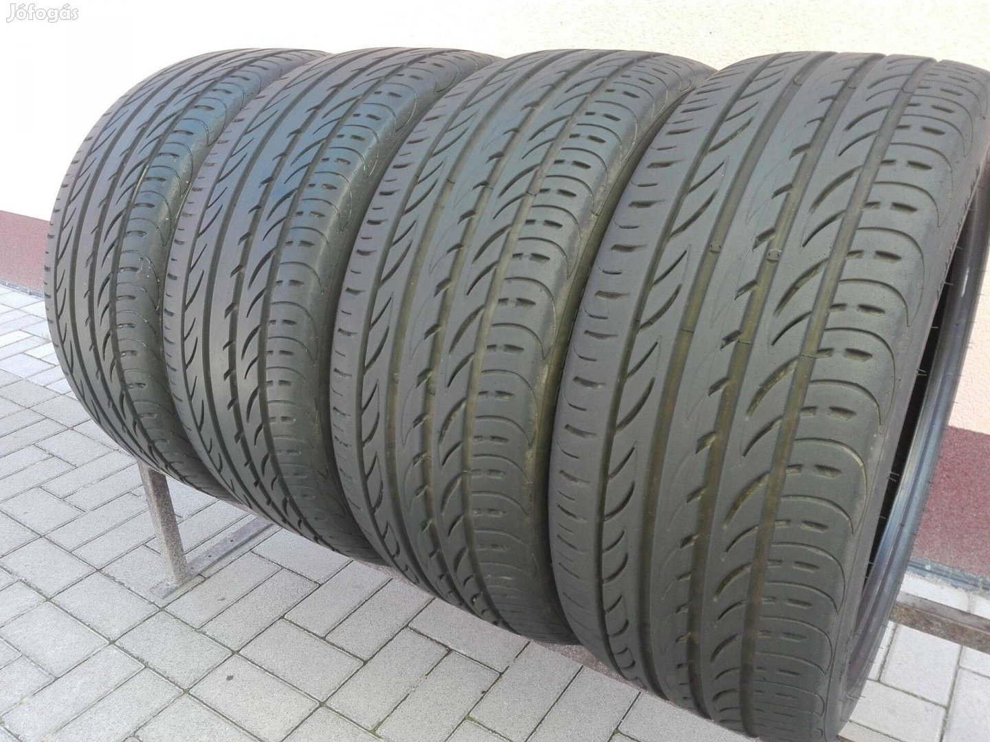 245/40R19 Pirelli nyári gumi garnitúra 245/40 r19