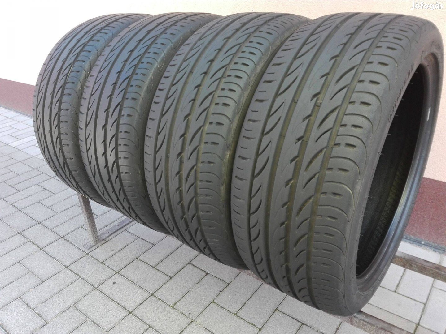 245/40R19 Pirelli nyári gumi garnitúra 245/40 r19