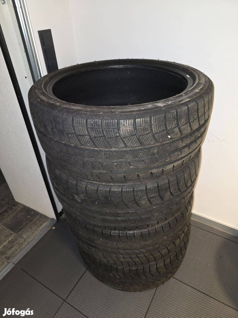 245/40R20 és 275/35R20 téli gumi szett Eladó