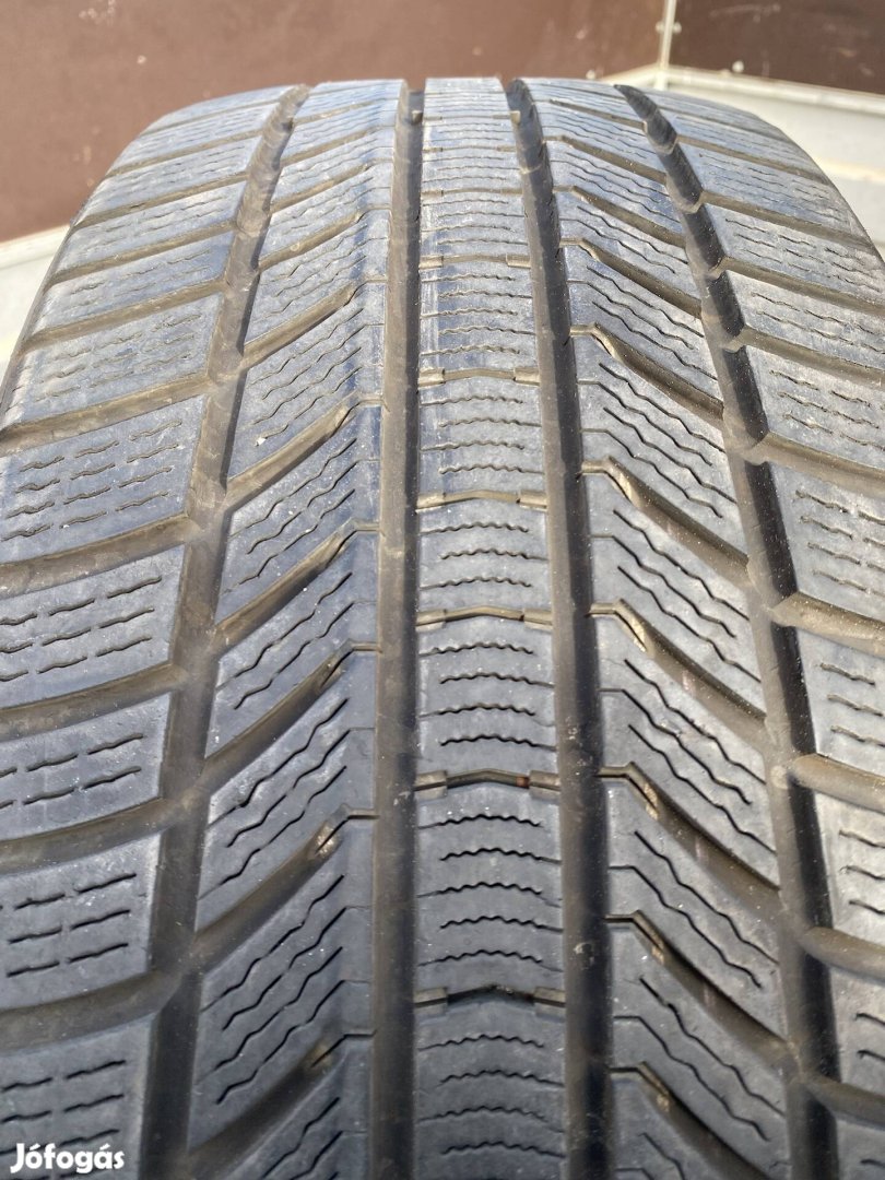 245/40/19 conti téliguni