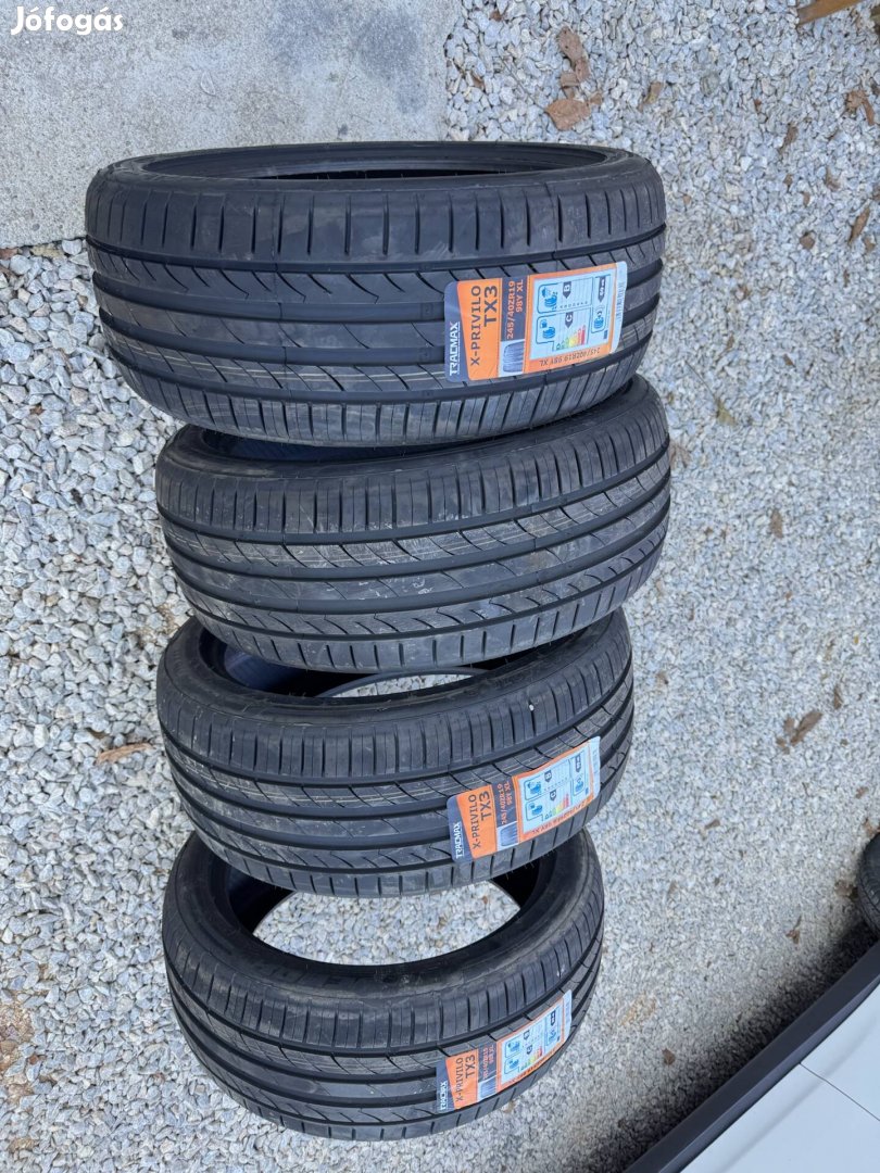 245 40 19 új nyári gumi 