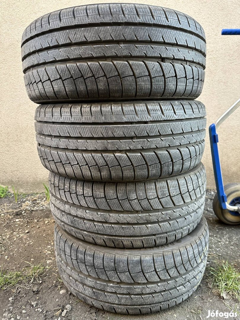 245/40 R19 245/40R19 XL Davanti újszerű téli gumi