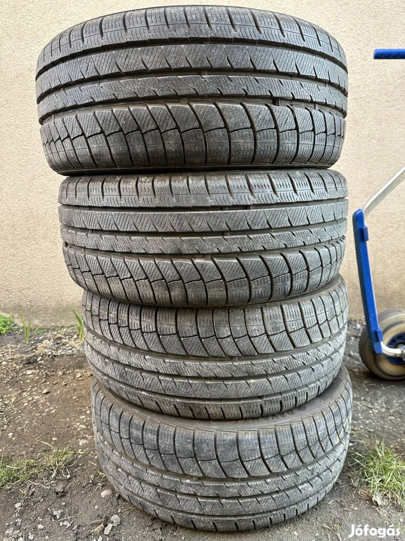 245/40 R19 245/40R19 XL Újszerű Davanti téli gumi