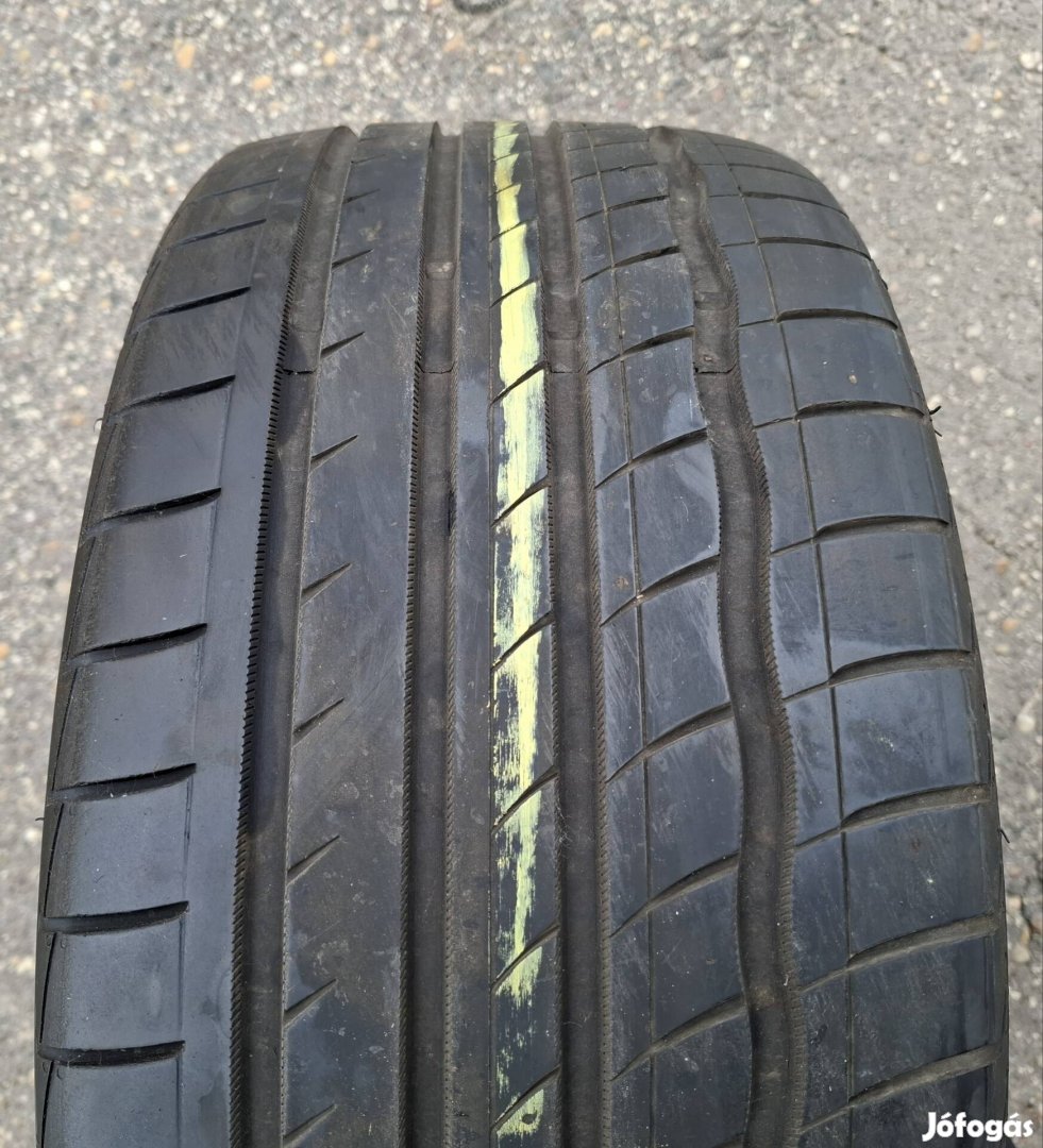 245/40 r18 Momo Outrun M3. 1db.