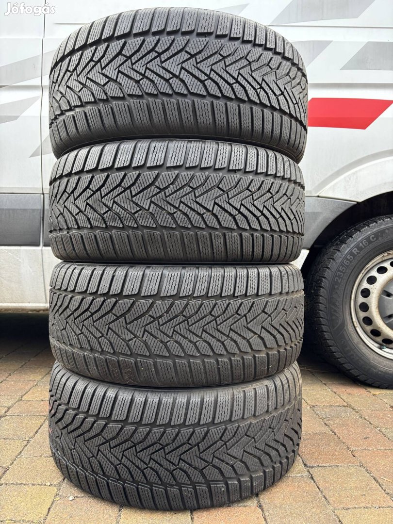 245/40 r18  245/40r18  Uniroyal téli gumi 