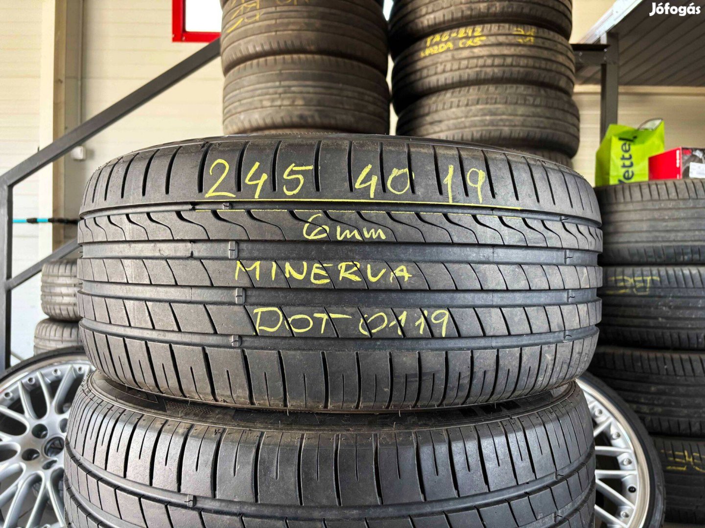 245/40 r19 nyárigumi garnitúra eladó 245/40r19 4db Minerva Semperit