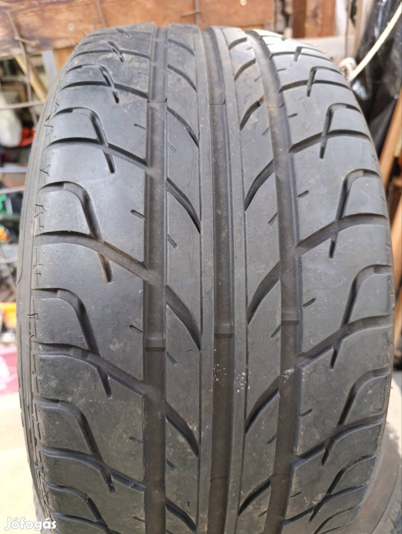245/40r18 Taurus