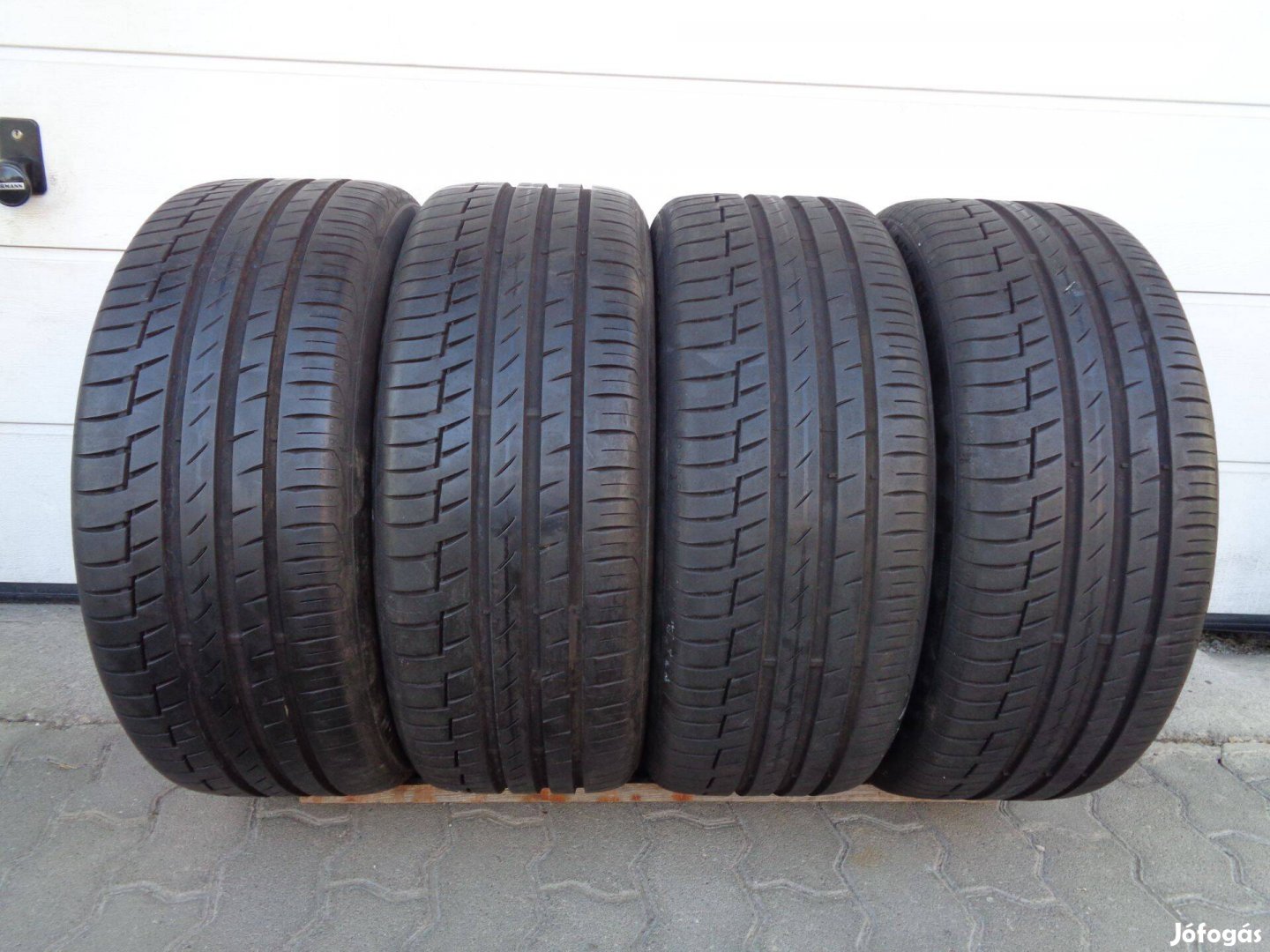 245/45R19 Continental nyári gumi újszerű állapotban eladó