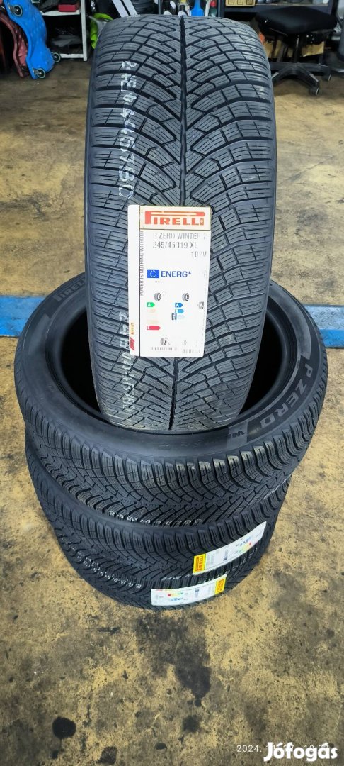 245/45R19 Pirelli téli gumi 