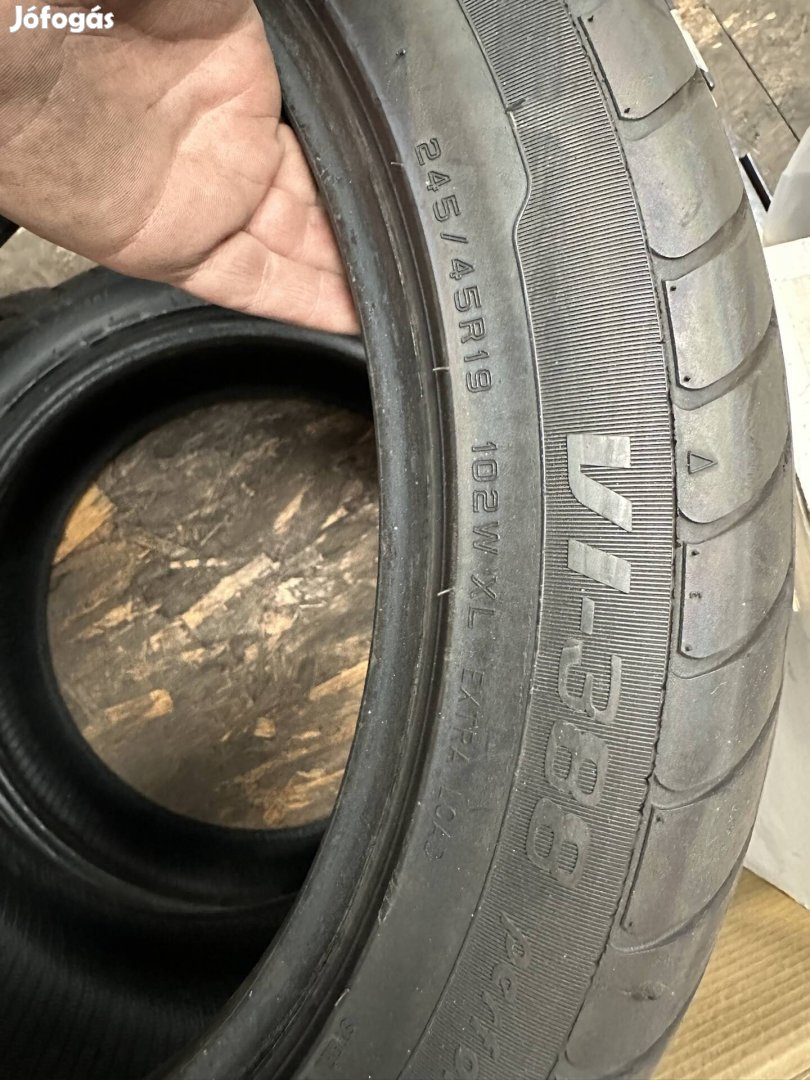 245/45R19 használt gumi